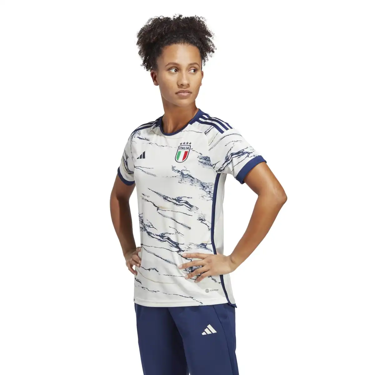 HT1615_4_APPAREL_On_Model_Standard_View_white.webp