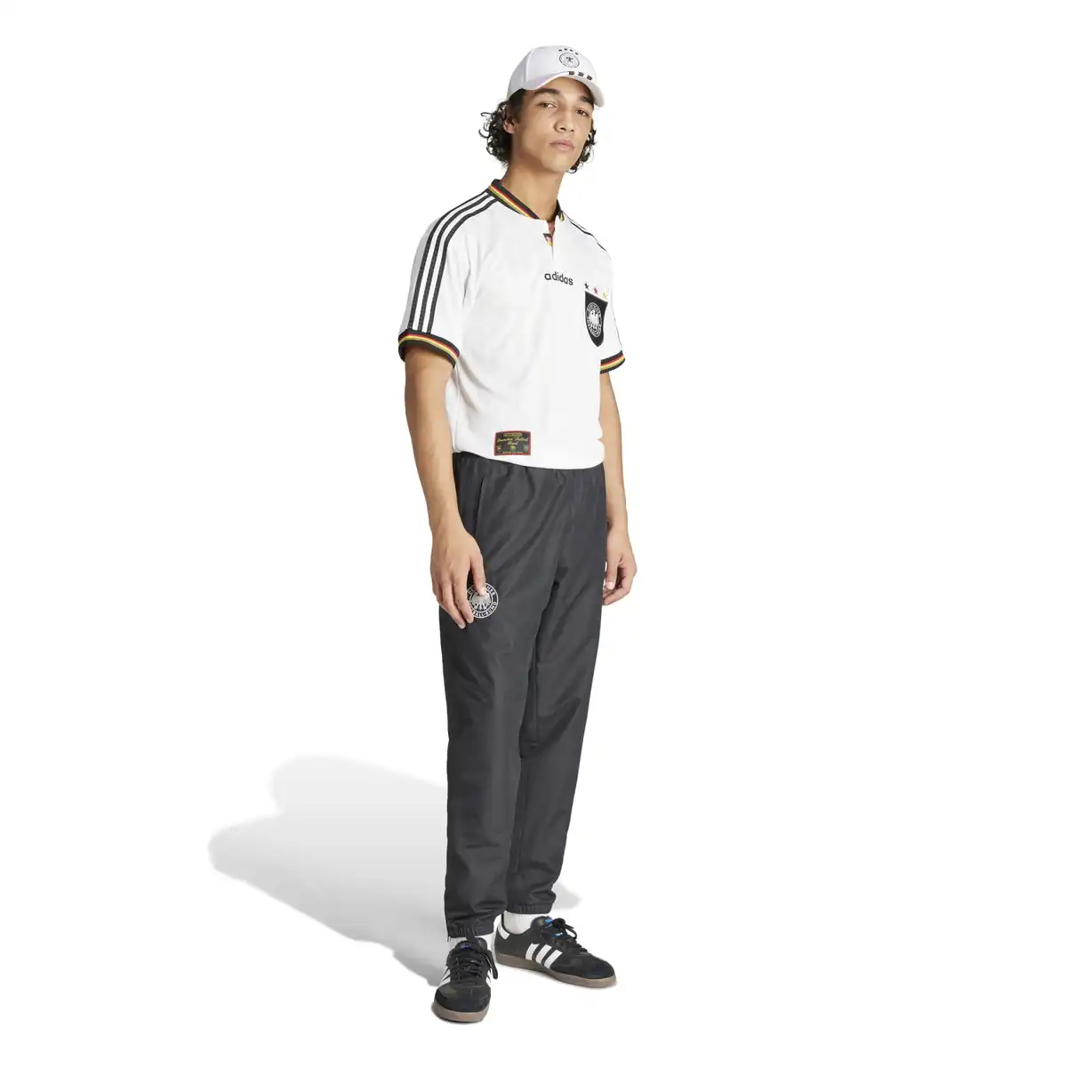 IT7749_4_APPAREL_On_Model_Walking_View_white.webp