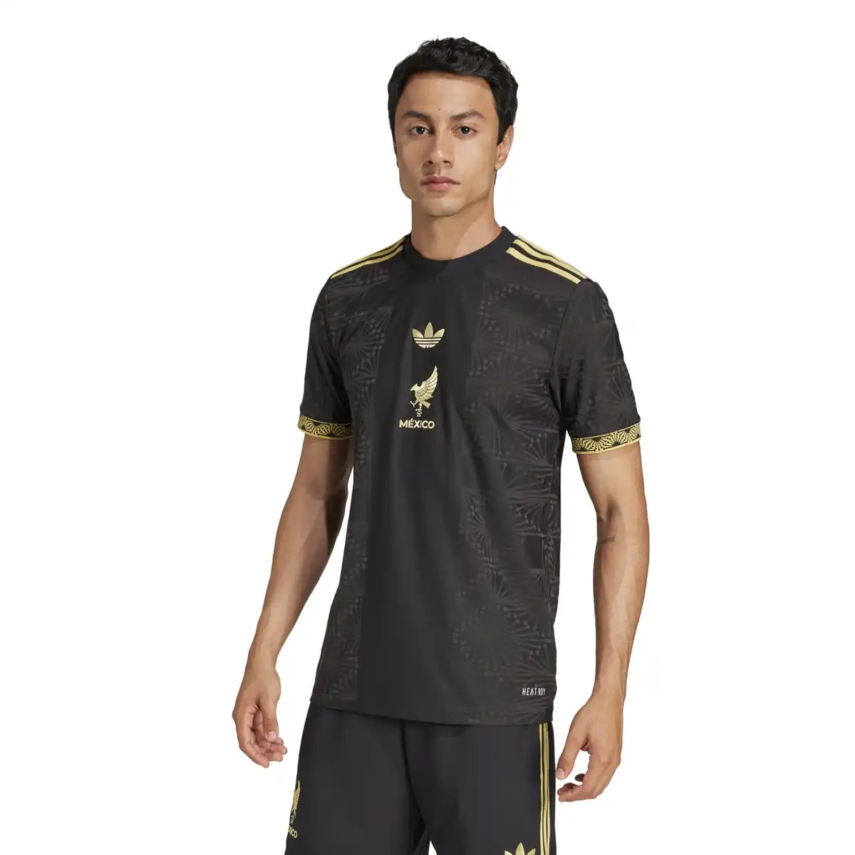JF2639_3_APPAREL_On_Model_Standard_View_white.webp