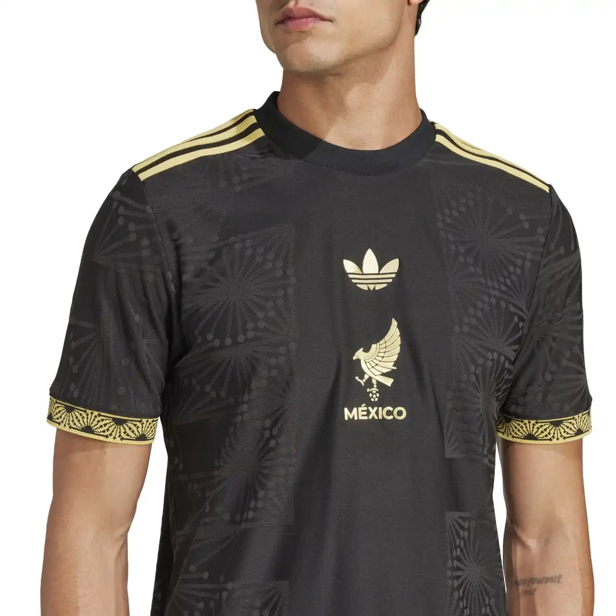 JF2639_6_APPAREL_On_Model_Detail_View_1_white.webp
