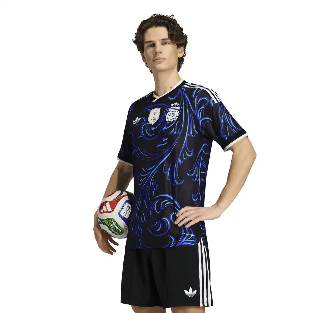 JM5901_4_APPAREL_On_Model_Standard_View_white.webp