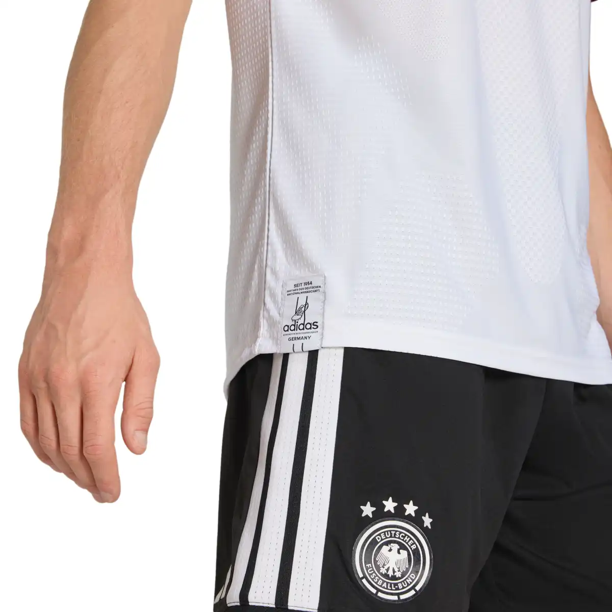 JN2066_7_APPAREL_On_Model_Detail_View_1_white.webp