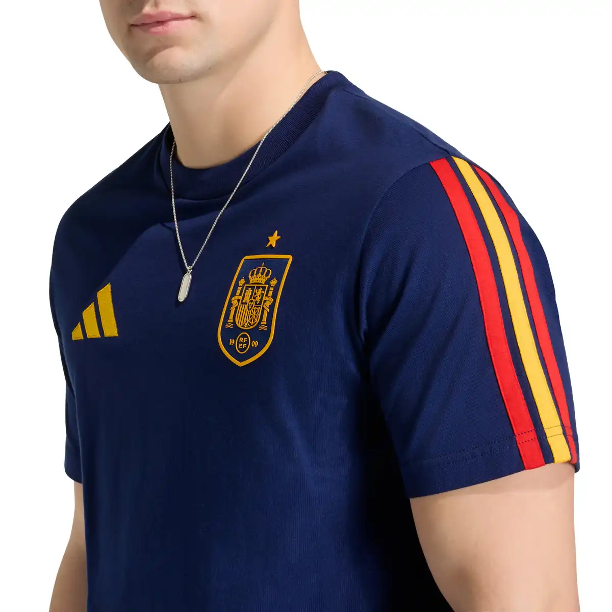 JZ2261_6_APPAREL_On_Model_Detail_View_2_white.webp