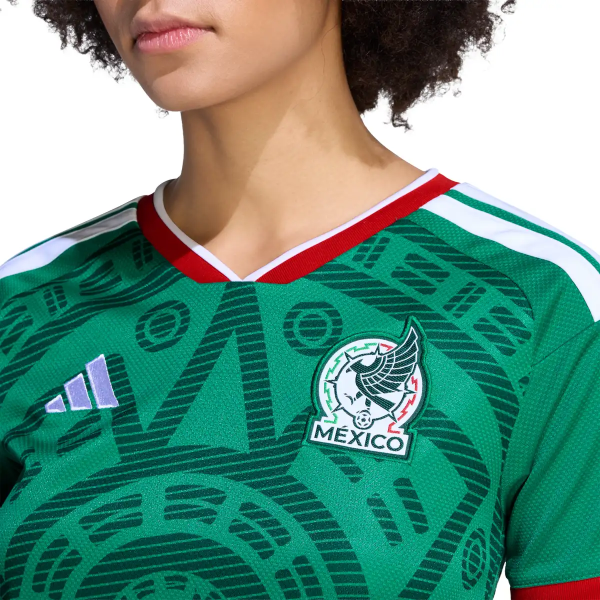 KA6060_6_APPAREL_On_Model_Detail_View_1_white.webp