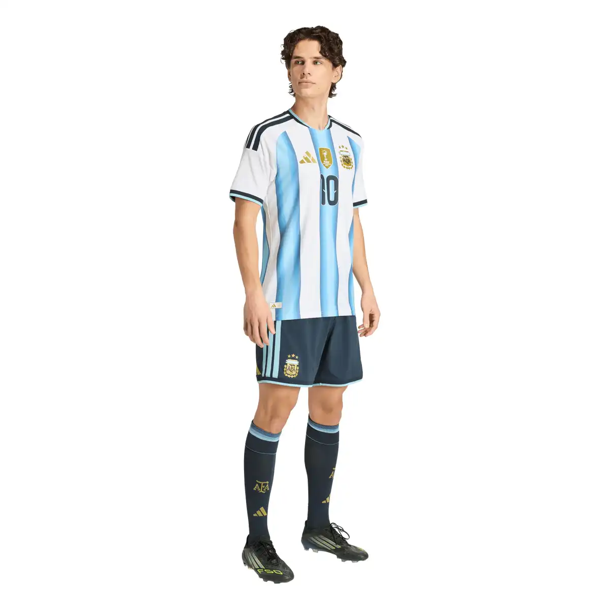 KH3934_6_APPAREL_On_Model_Standard_Outfit_View_white.webp